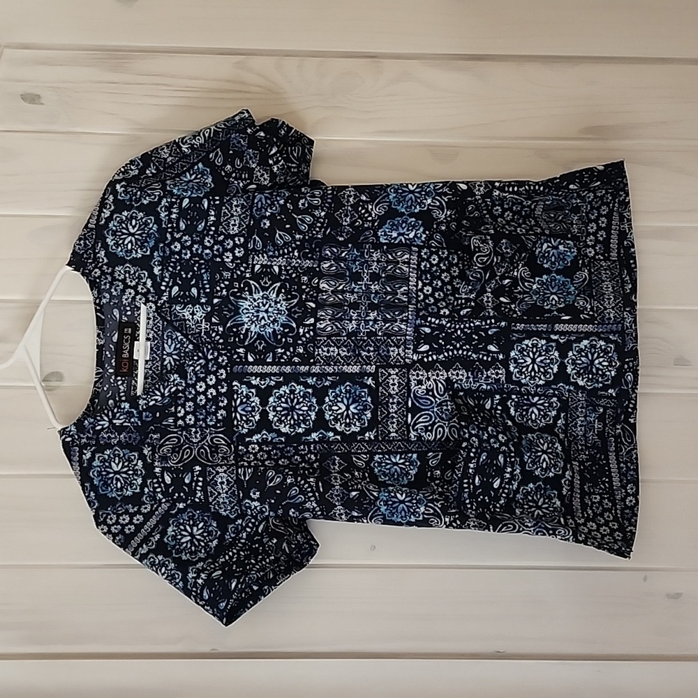 2 Pocket Scrub Top
